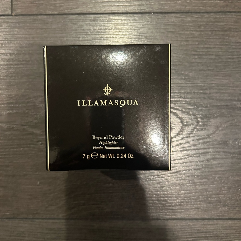 Illamasqua Beyond Powder Highlighter in Daze — Black & Pink Packaging